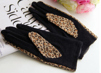 High End Ladies Fashion Gloves Atmosphere Driving Party Use Warm Leopard Bow